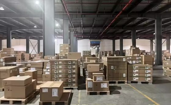 Interruttore di rete CE6863-48S6CQ per data center 42 MB Buffer e funzione LACP inclusi